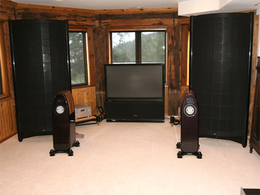 Listening room #2 - Sound Lab U1 behind Kharma Mini Exquisite speakers