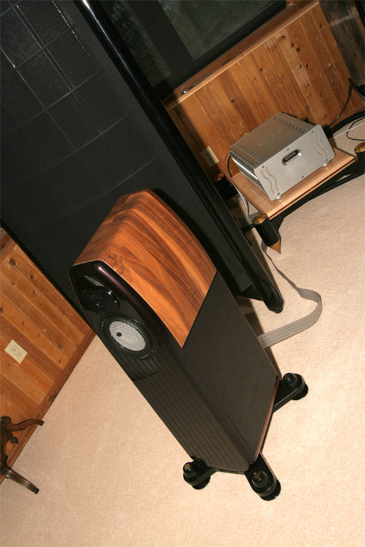 Listening room #2 - EDGE Electronics Signature One amplifiers driving Kharma Mini Exquisite speakers